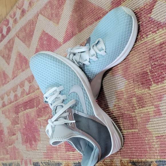 Nike Shoes - Nike Air Bella TR 2